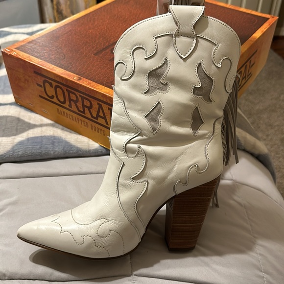 Dingo White Leather and Fringe Cowboy Boots - Picture 9 of 9